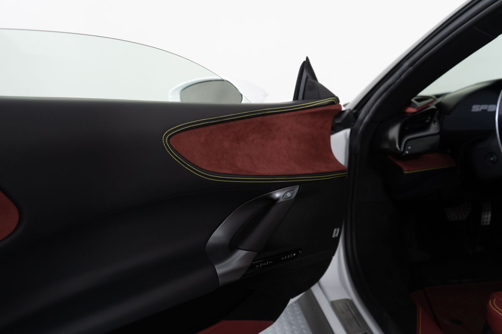 2024 Ferrari SF90 Spider — foto completa 28 de 51