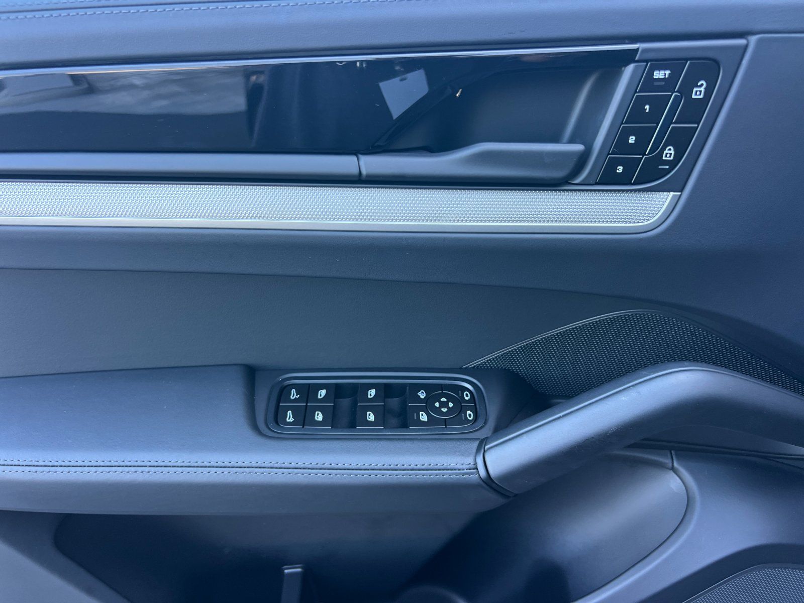 2026 Porsche Cayenne Coupe Base — full photo 12 of 29