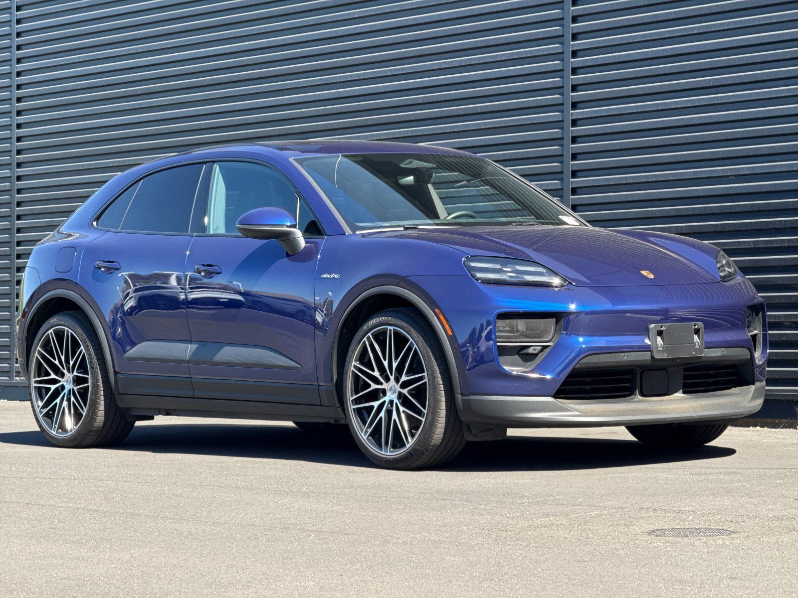 2025 Porsche Macan Electric 4 — foto completa 10 de 28