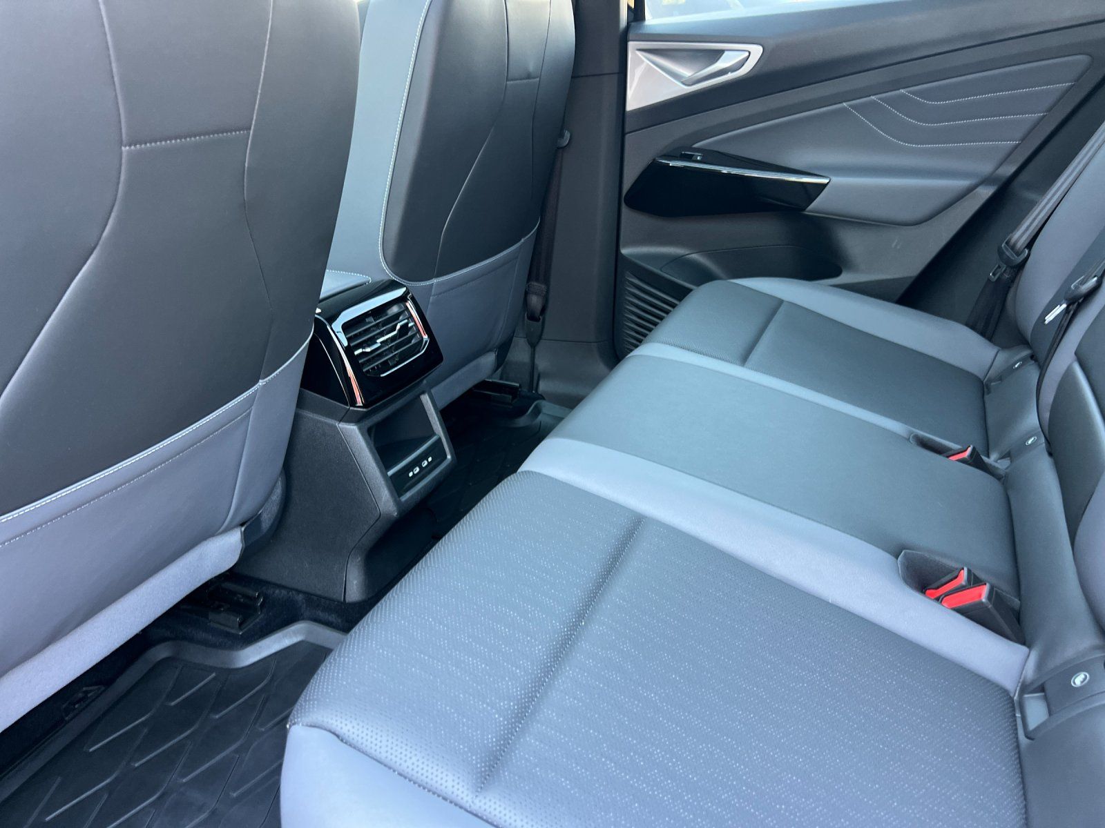 2023 Volkswagen ID.4 S — foto completa 12 de 29