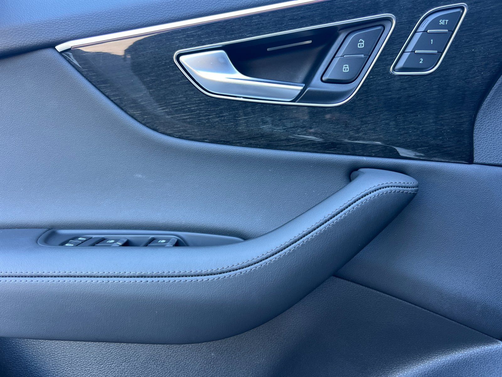2023 Audi Q7 55 Premium Plus — full photo 11 of 30