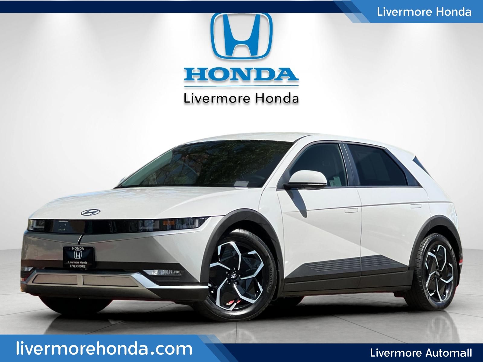 2024 Hyundai IONIQ 5 SE — full photo 1 of 29