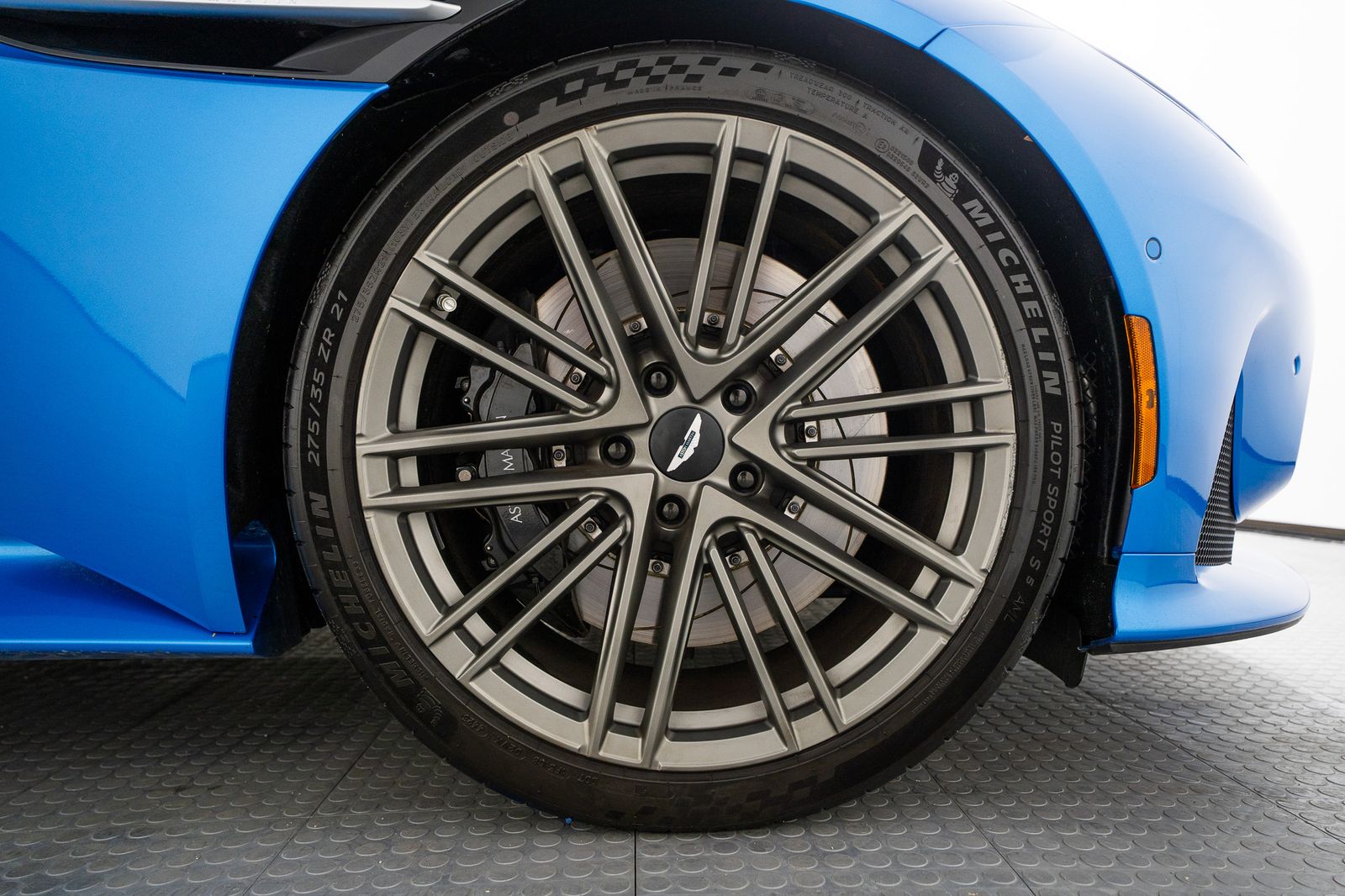 2024 Aston Martin DB12 Volante — foto completa 27 de 55