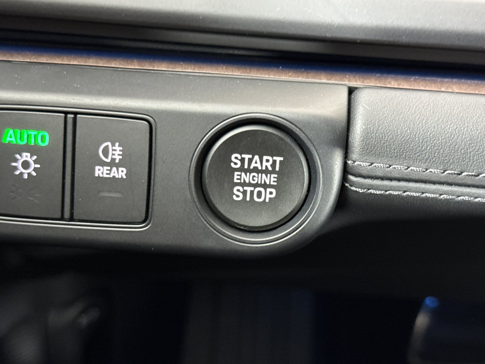 2025 Porsche Panamera 4 — full photo 22 of 29