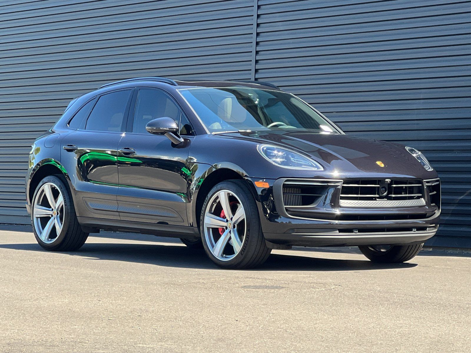 2024 Porsche Macan S — full photo 10 of 28