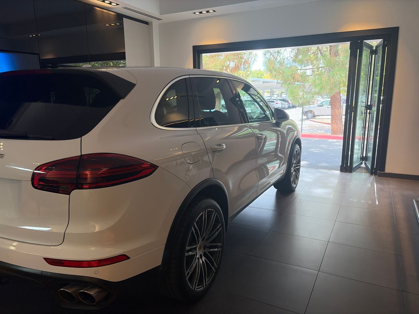 2016 Porsche Cayenne S — full photo 5 of 10