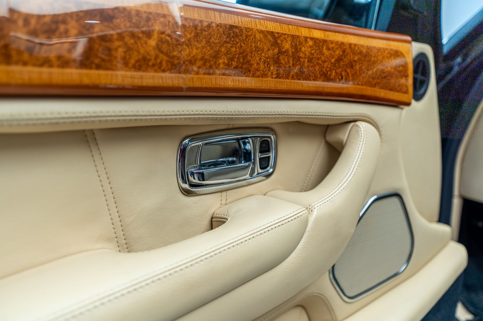2002 Rolls-Royce Park Ward — foto completa 18 de 31