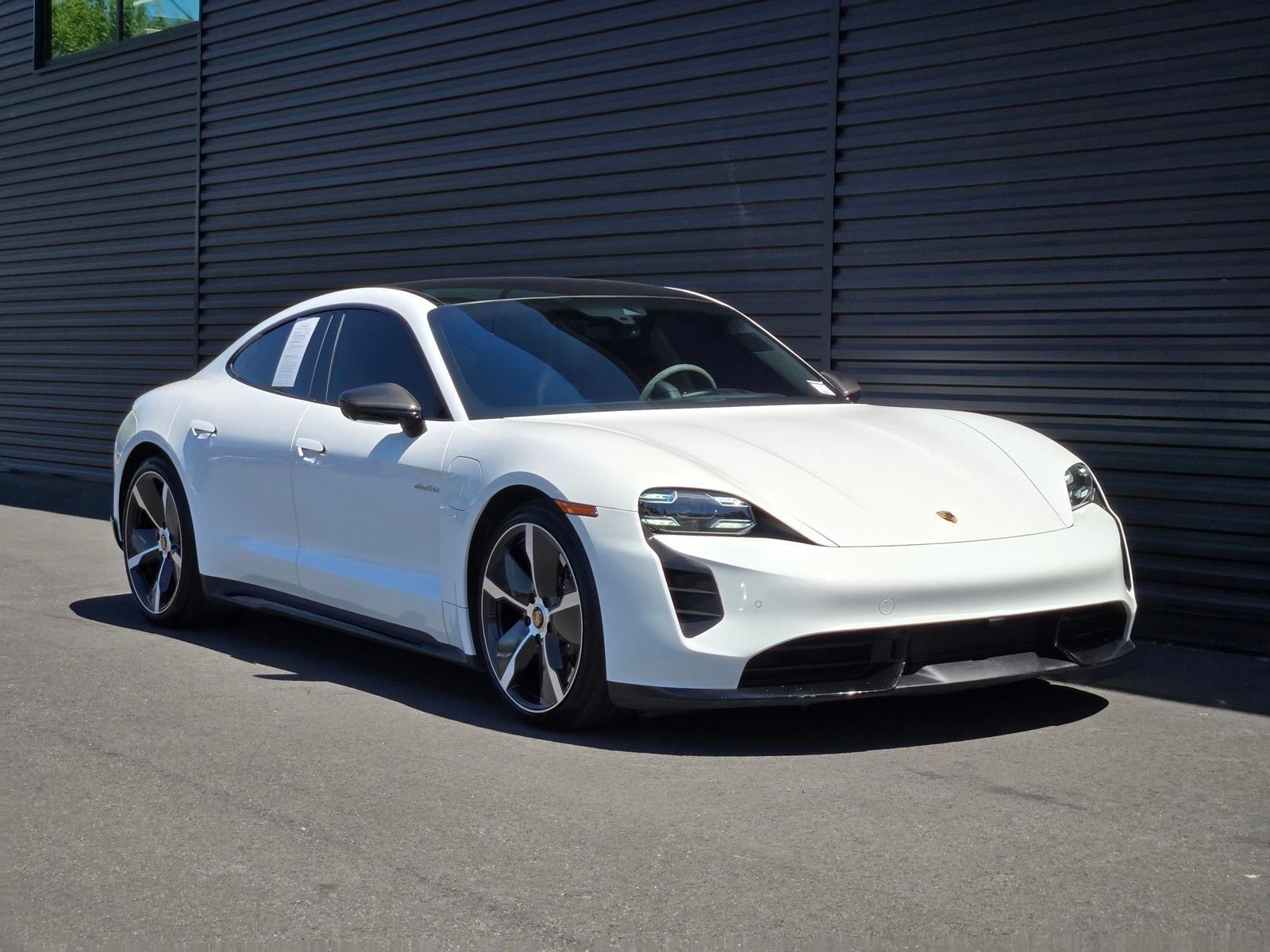 2021 Porsche Taycan Turbo — foto completa 9 de 27