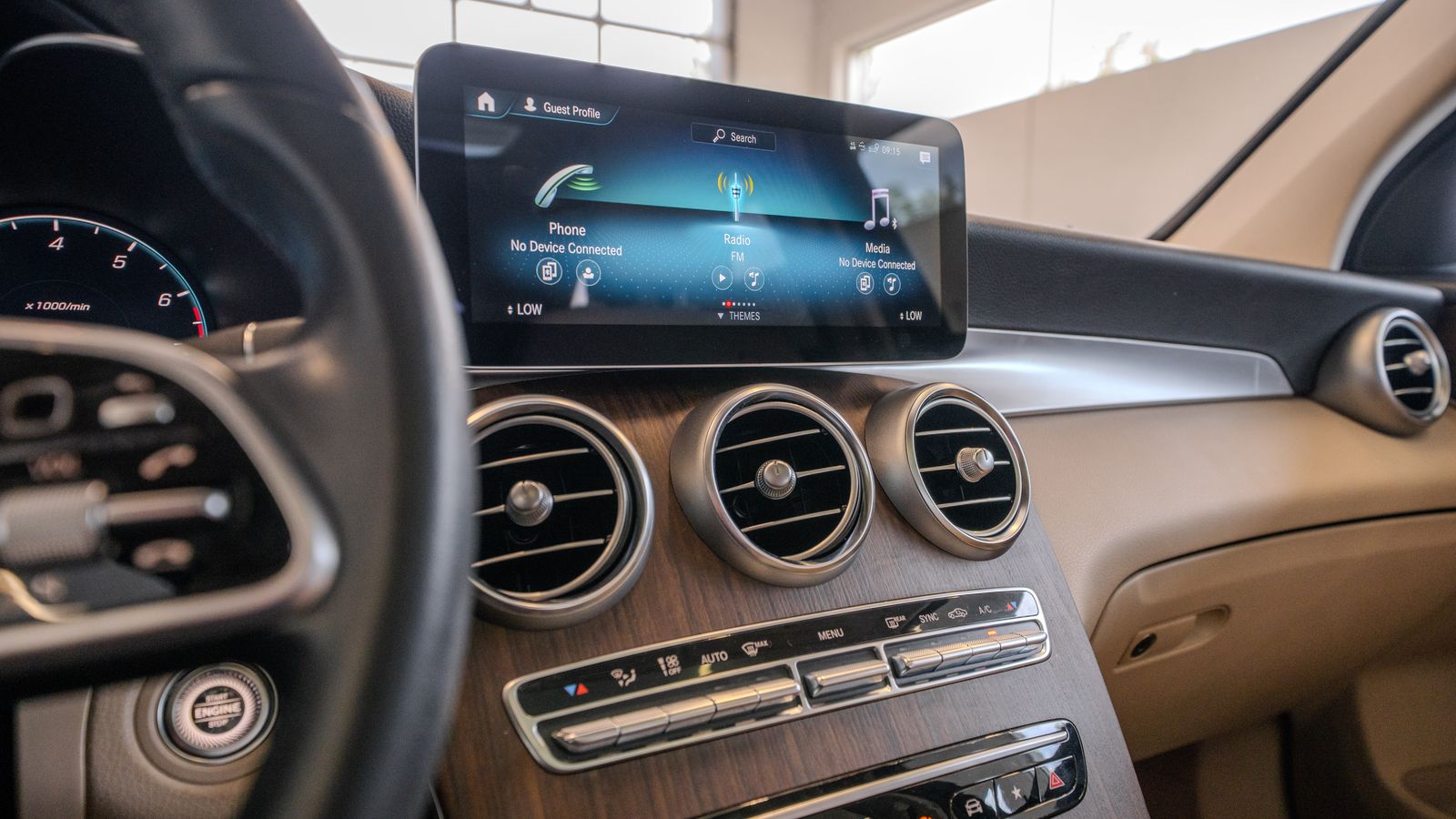2022 Mercedes-Benz GLC GLC 300 — full photo 33 of 35