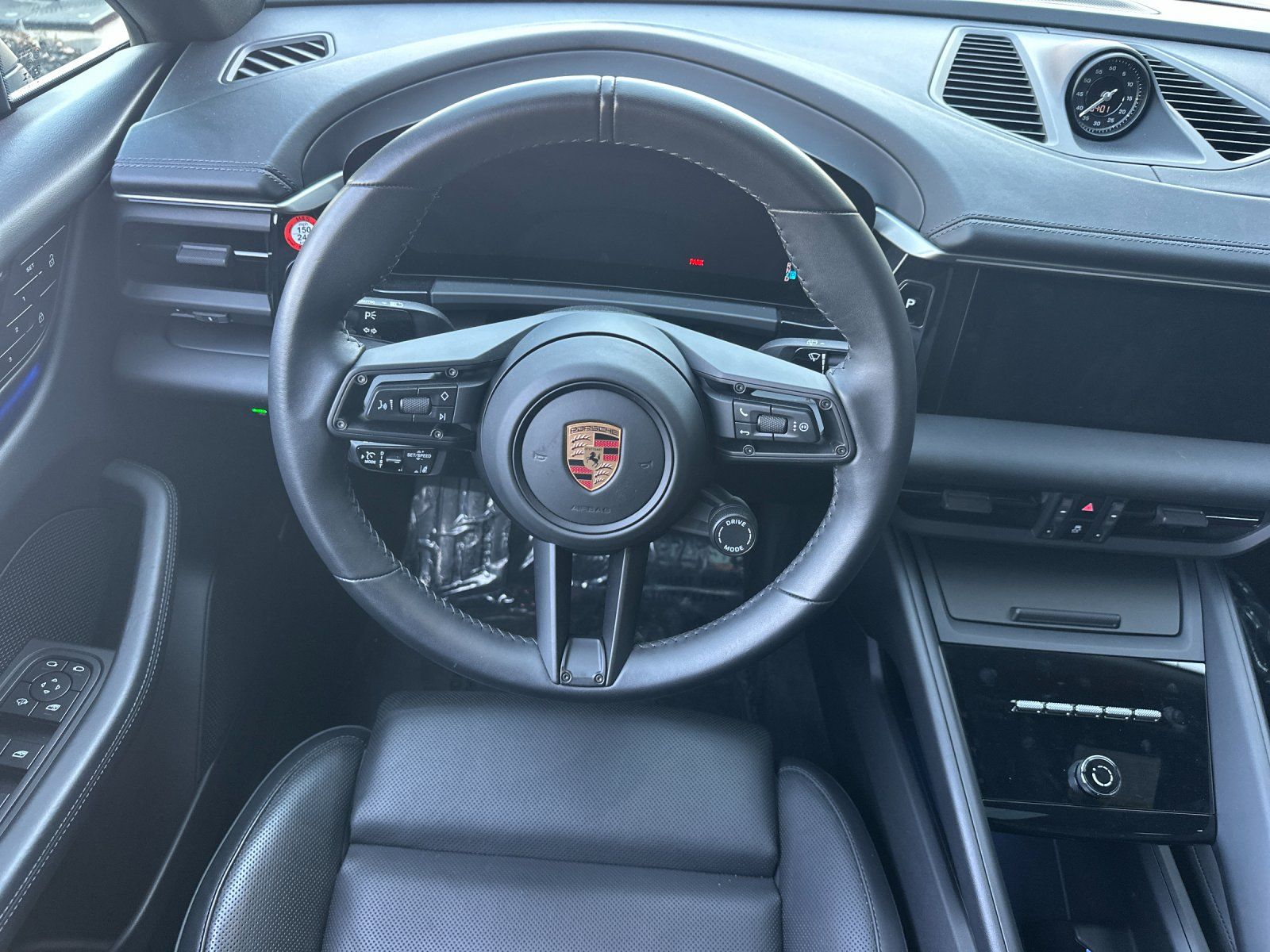 2025 Porsche Macan Electric Base — full photo 14 of 29