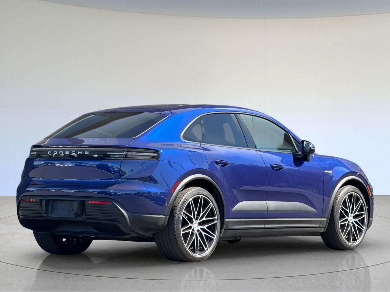 2025 Porsche Macan Electric 4 — foto completa 9 de 29
