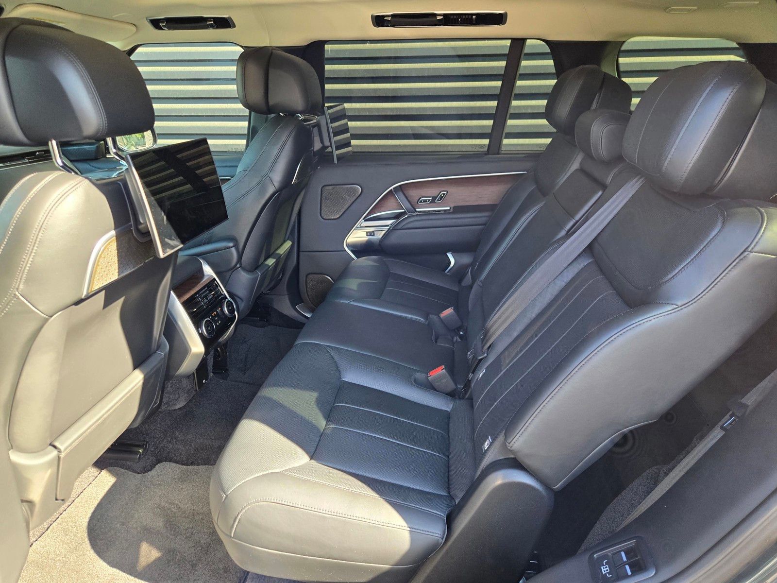 2024 Land Rover Range Rover Autobiography — full photo 10 of 45
