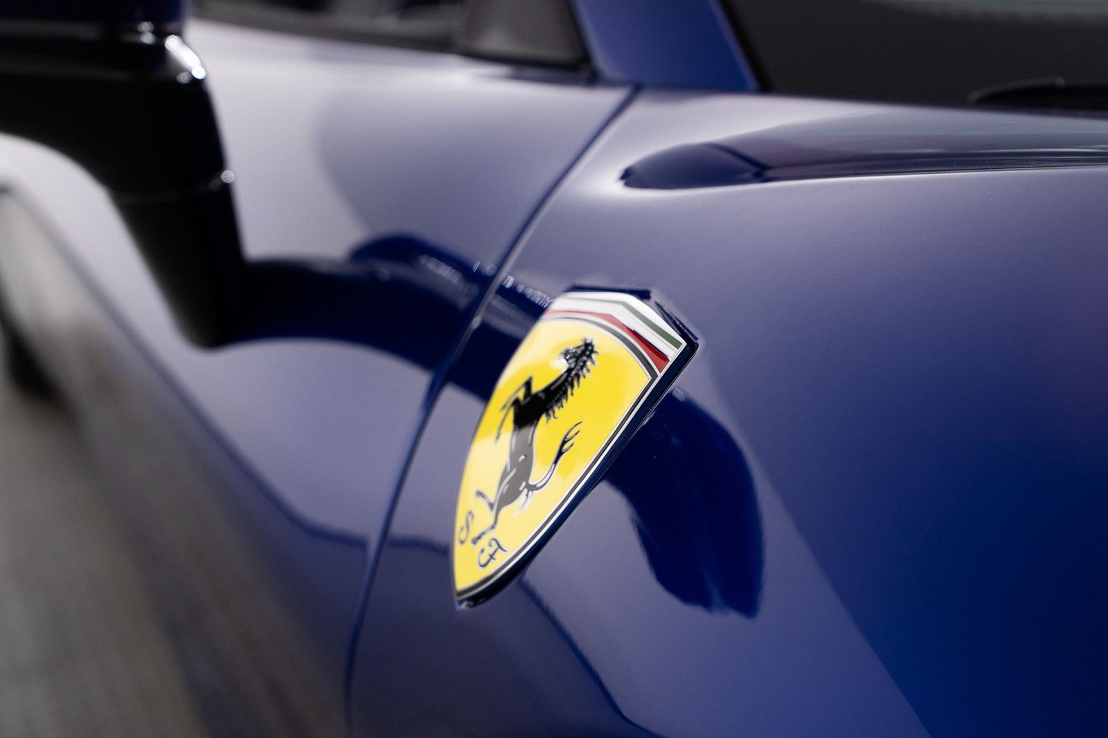 2025 Ferrari SF90 Spider — full photo 32 of 67