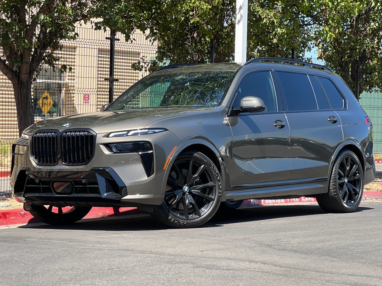 2023 BMW X7 xDrive40i — full photo 1 of 30