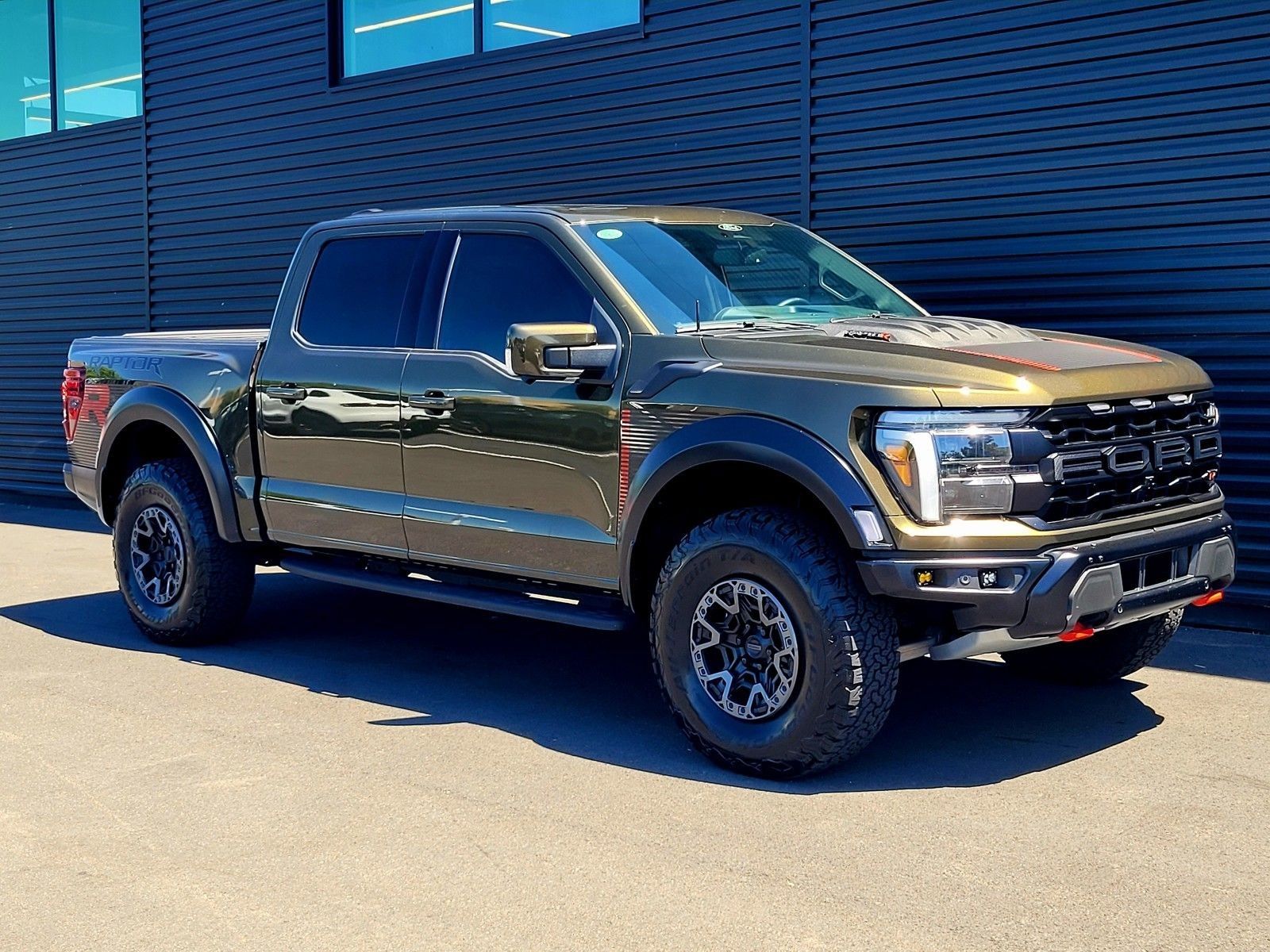 2024 Ford F-150 Raptor — foto completa 9 de 46