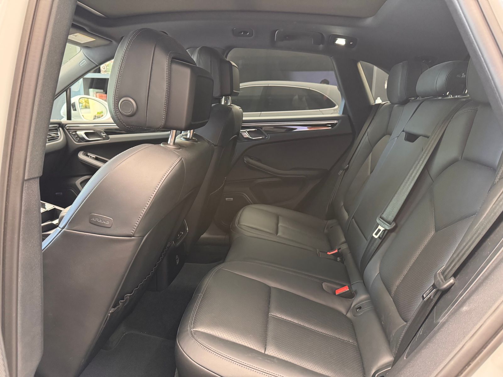 2023 Porsche Macan S — full photo 7 of 10