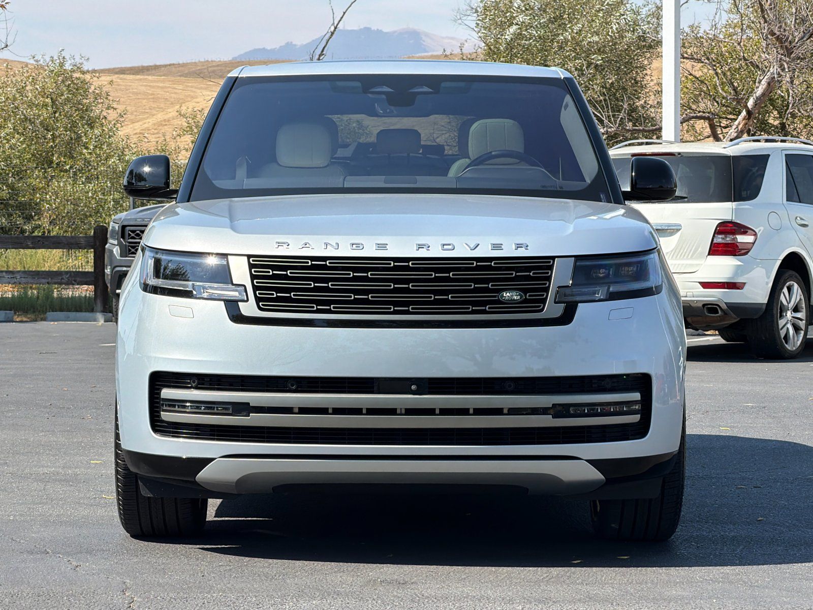 2023 Land Rover Range Rover SE — full photo 8 of 28