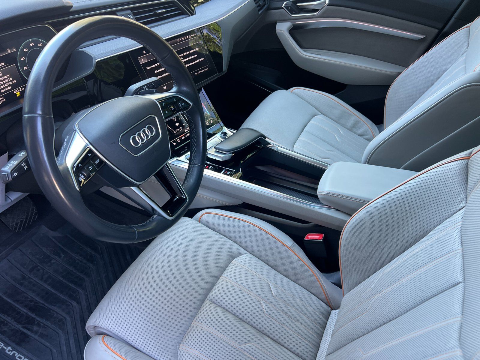 2024 Audi Q8 Sportback e-tron Prestige — foto completa 9 de 28