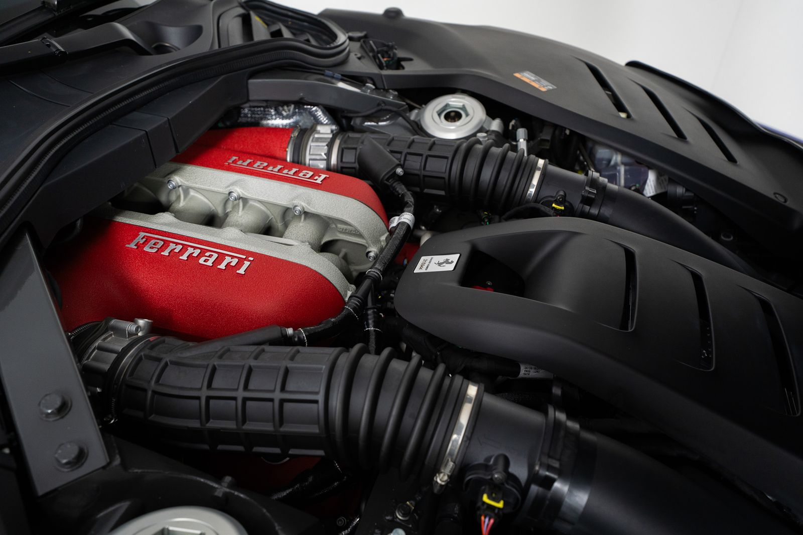 2025 Ferrari Purosangue — foto completa 64 de 66