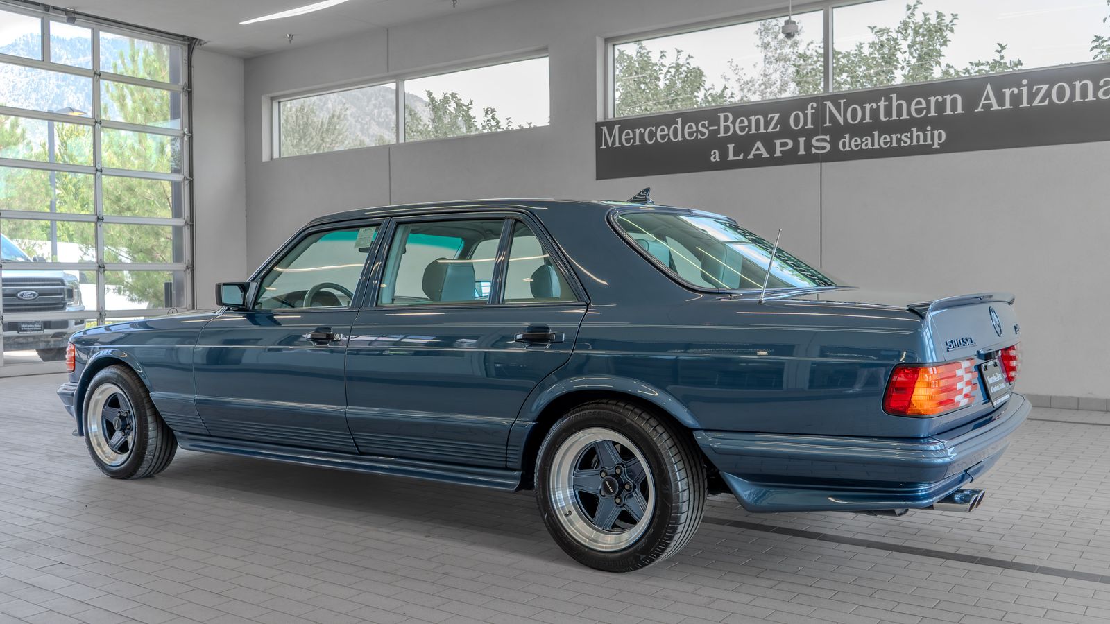 1984 Mercedes 500 SEL — foto completa 13 de 46