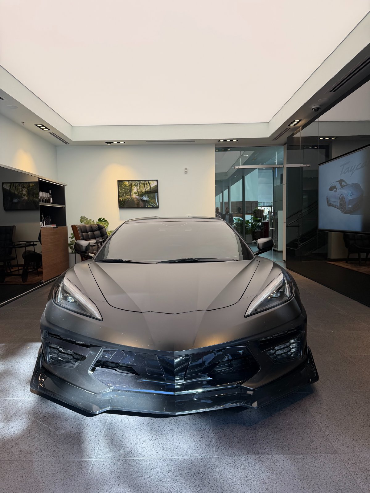 2020 Chevrolet Corvette Stingray — photo 1 of 8