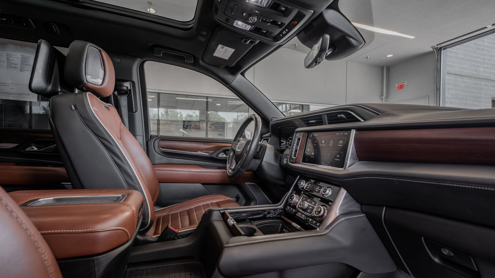 2024 GMC Yukon XL Denali Ultimate — foto completa 17 de 35