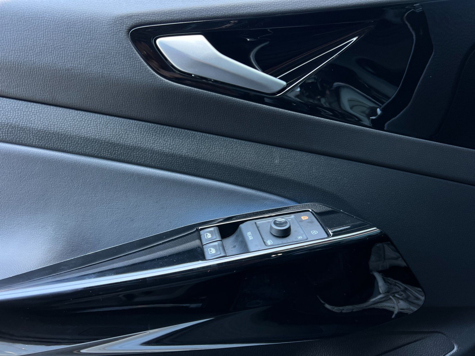 2022 Volkswagen ID.4 Pro — foto completa 11 de 28