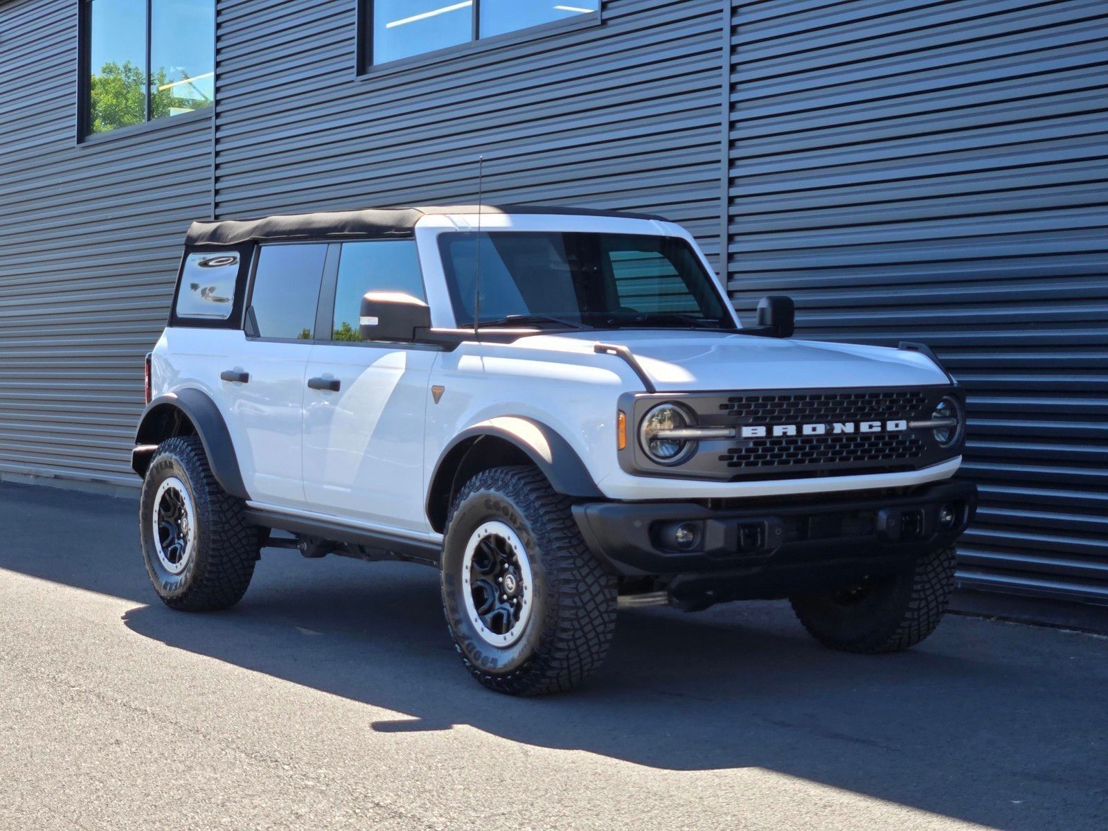 2023 Ford Bronco Badlands — full photo 8 of 45