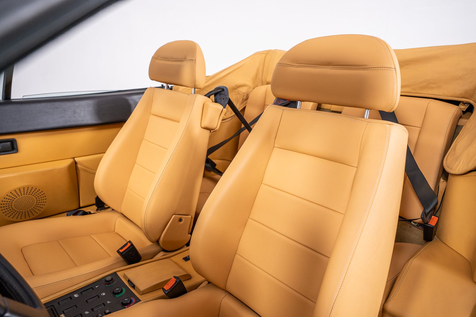 1992 Ferrari Mondial T — full photo 21 of 38
