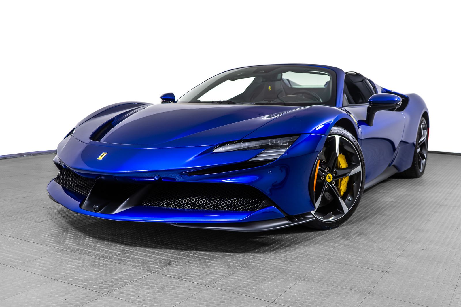 2025 Ferrari SF90 Spider — full photo 1 of 67
