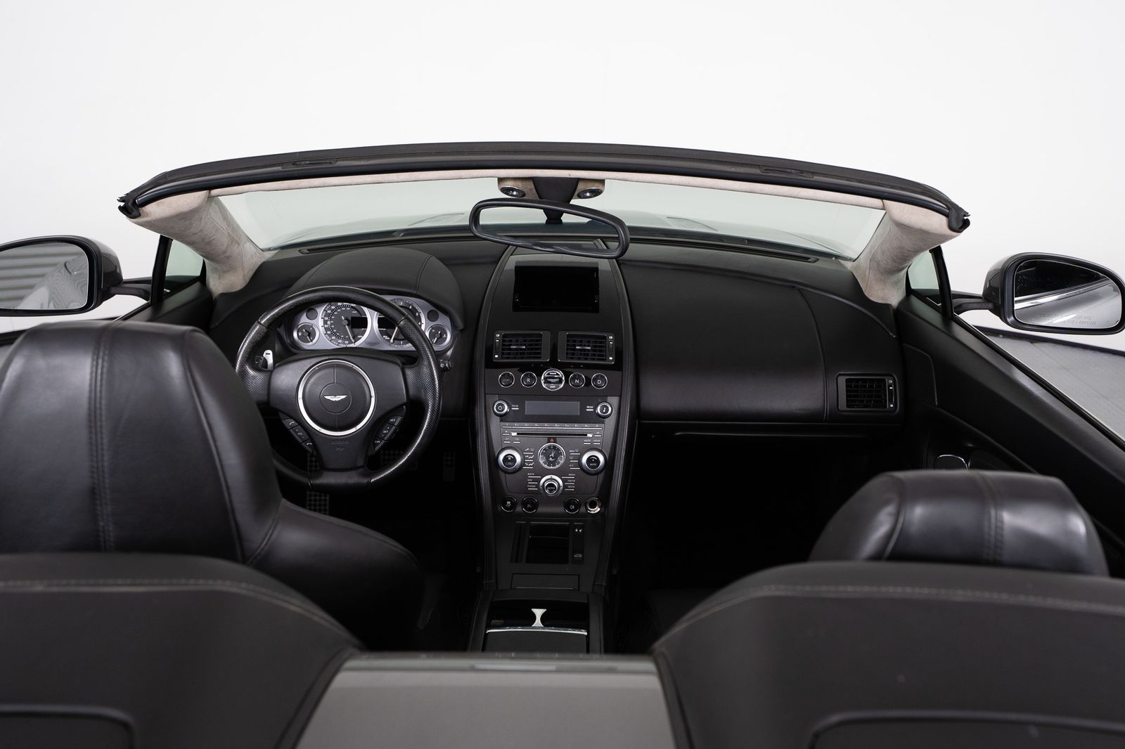2012 Aston Martin V8 Vantage — full photo 32 of 50