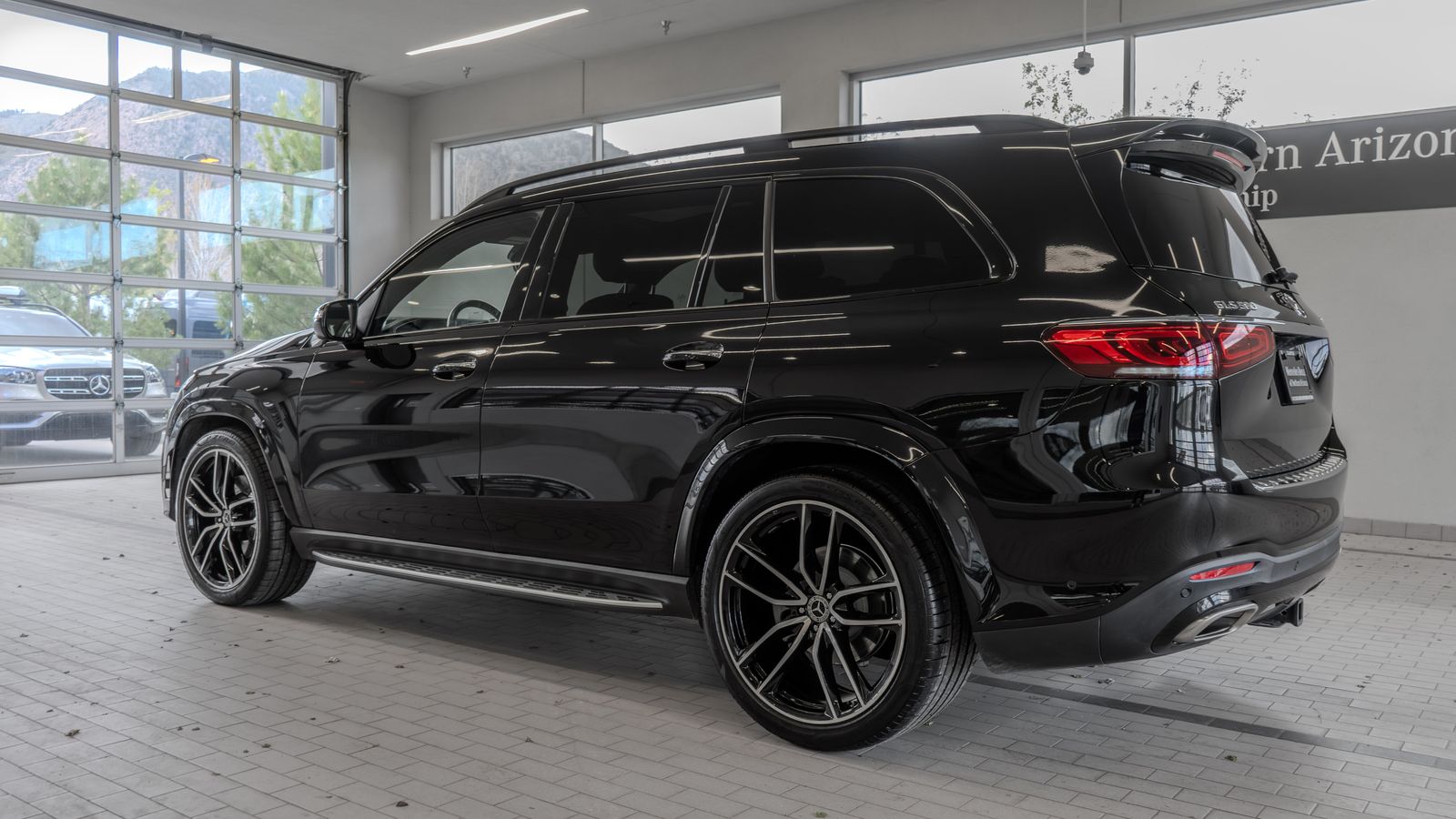 2023 Mercedes-Benz GLS GLS 580 — full photo 13 of 35