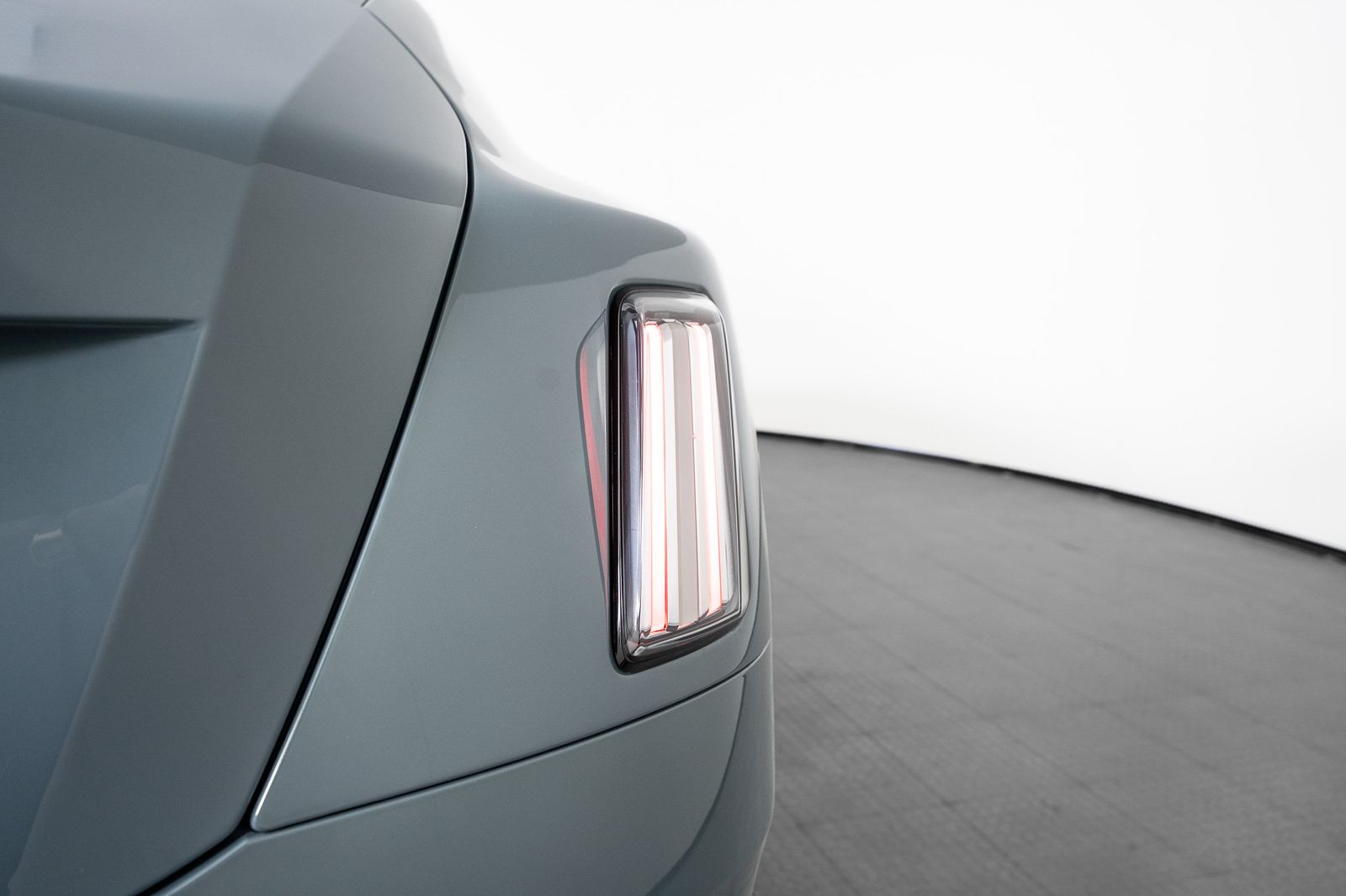 2024 Rolls-Royce Spectre — full photo 17 of 54