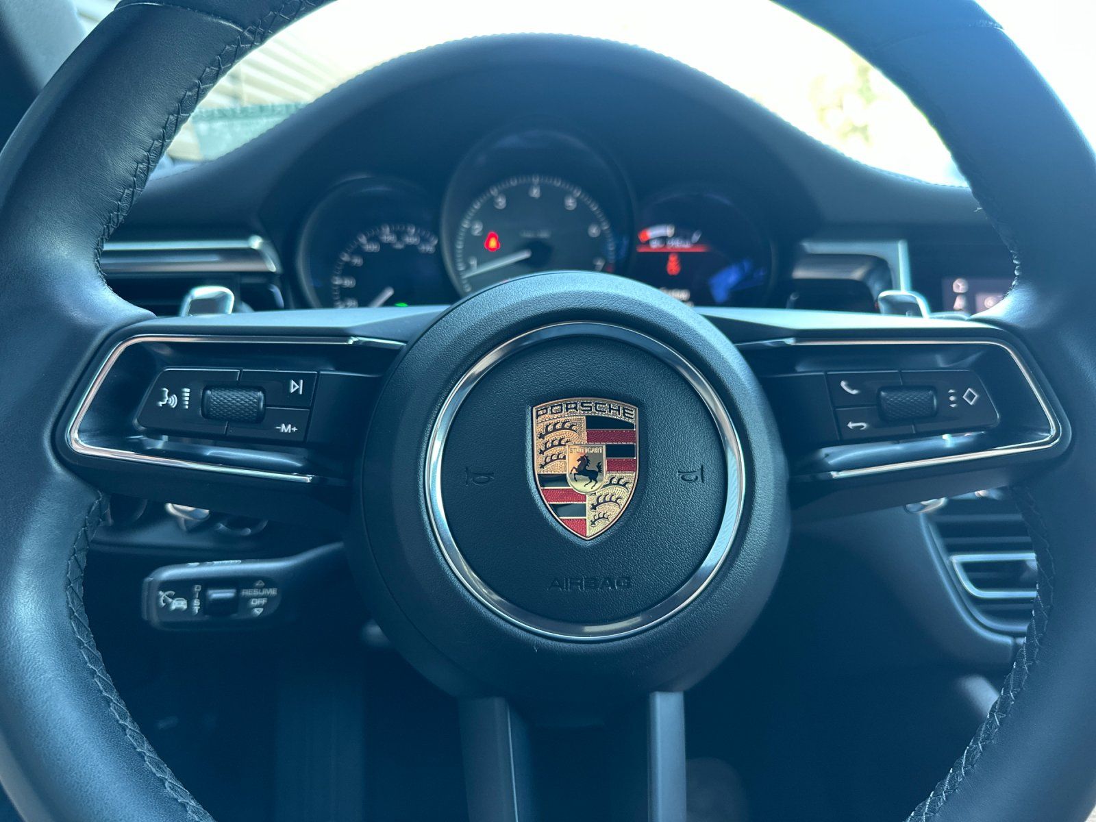 2024 Porsche Macan S — full photo 23 of 28