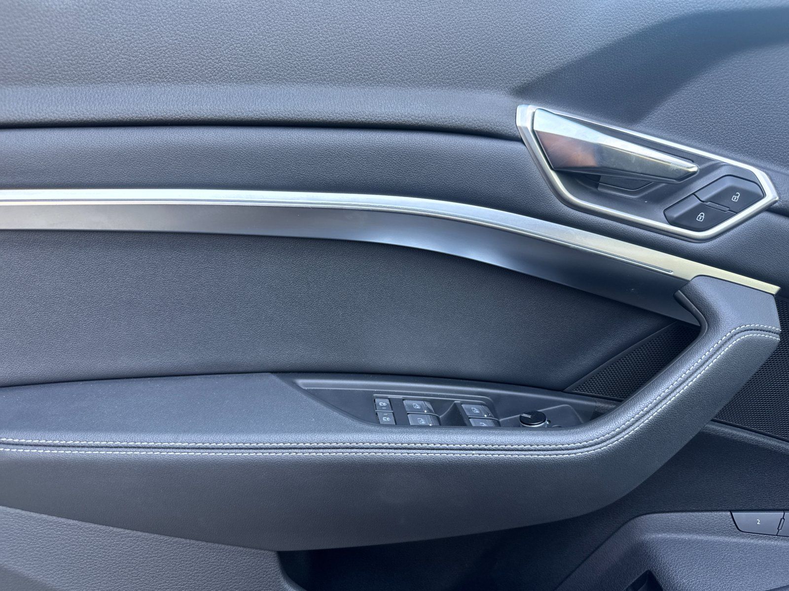 2024 Audi Q8 e-tron Premium Plus — full photo 11 of 29