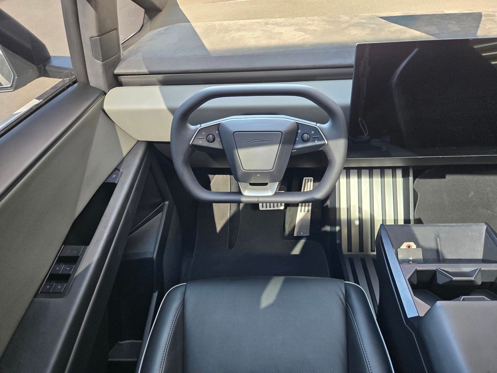 2024 Tesla Cybertruck Cyberbeast — foto completa 13 de 45