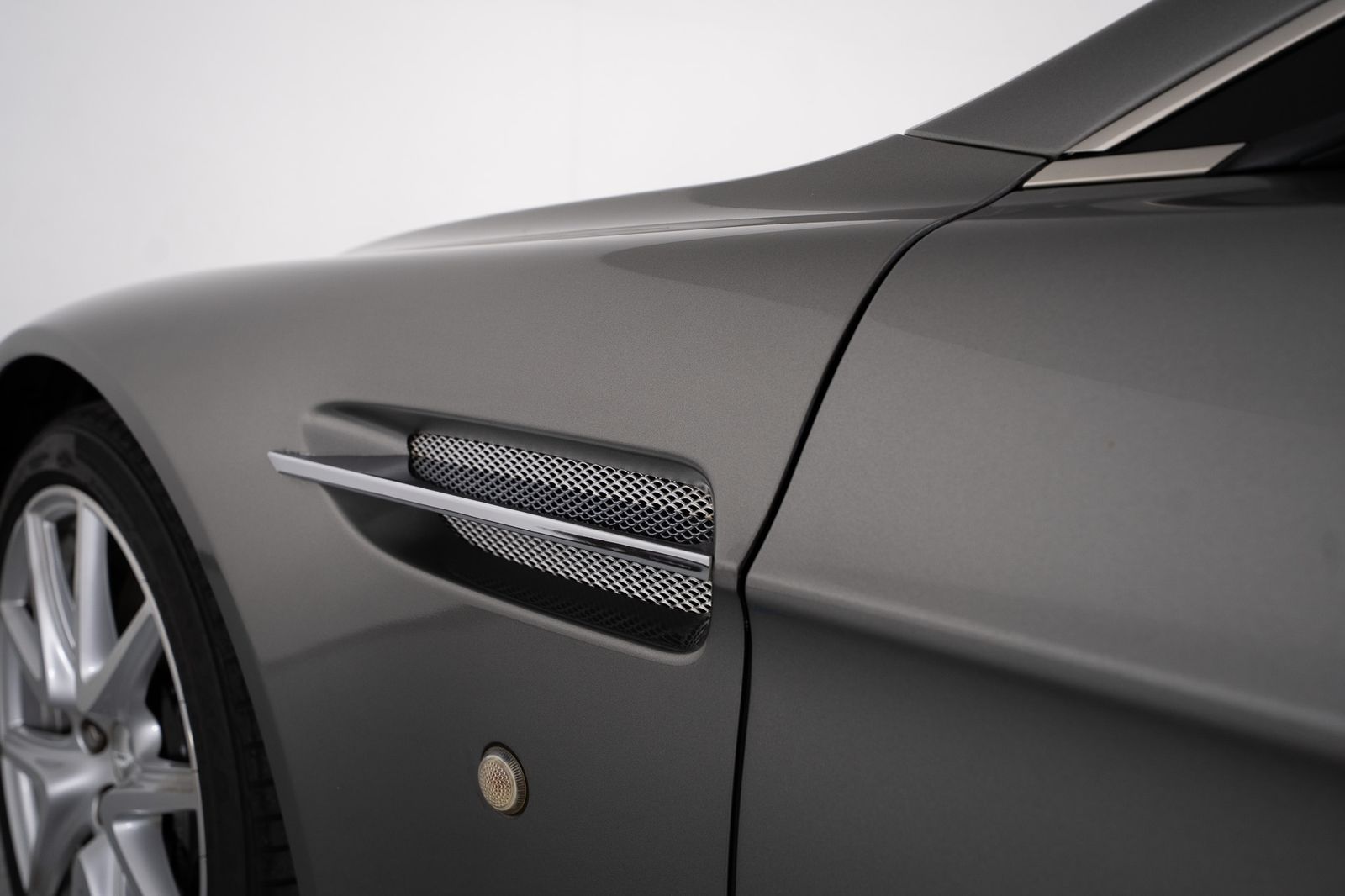 2012 Aston Martin V8 Vantage — foto completa 14 de 50