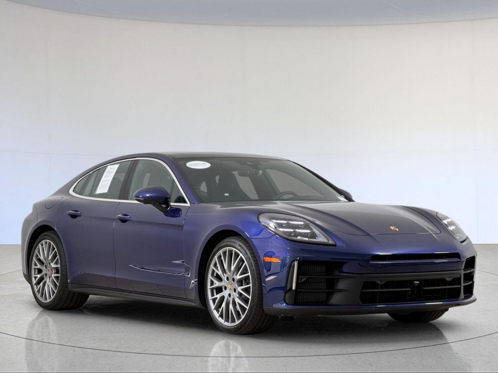 2025 Porsche Panamera 4 — full photo 10 of 29