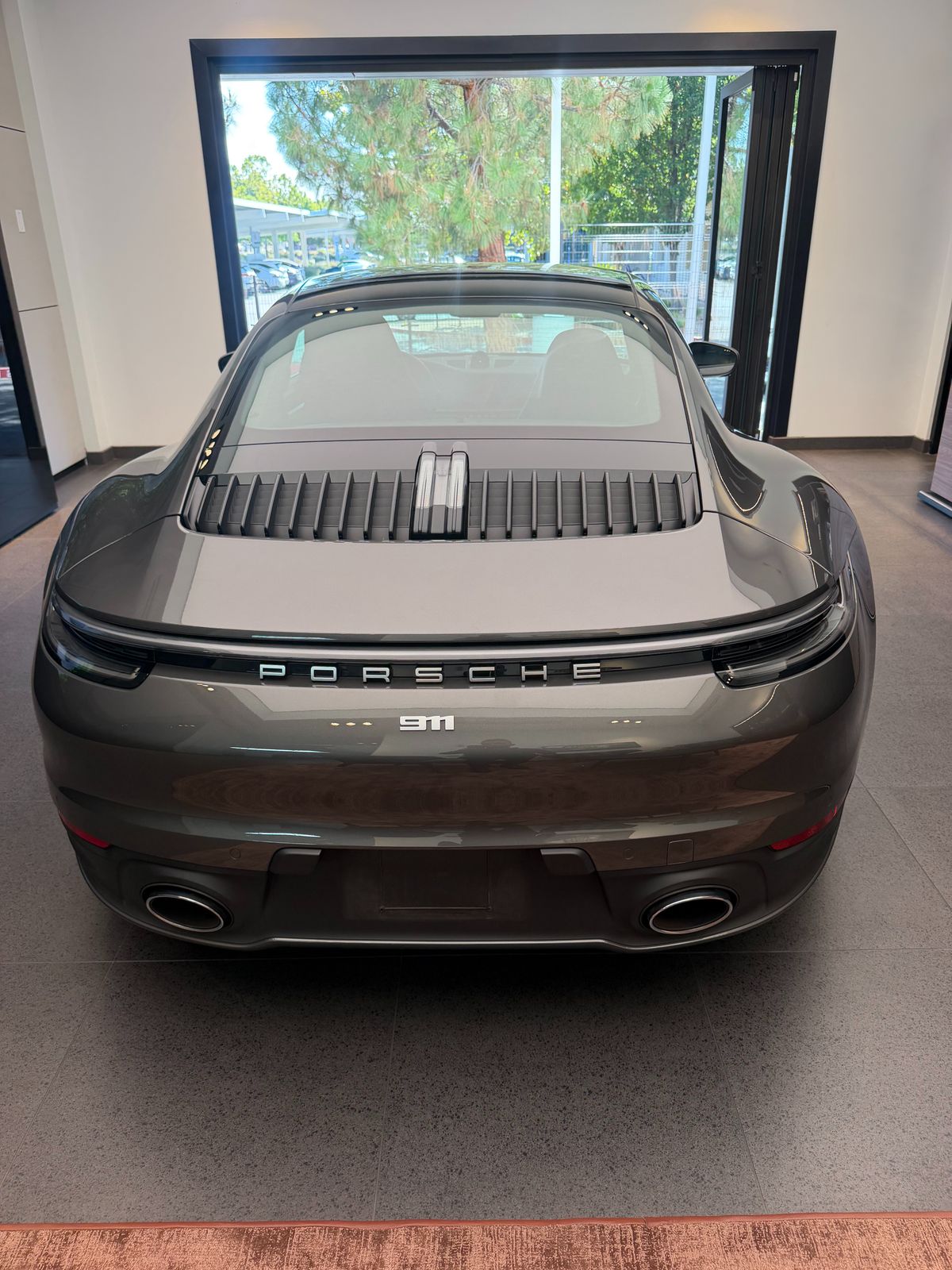 2024 Porsche 911 Carrera S — full photo 4 of 7