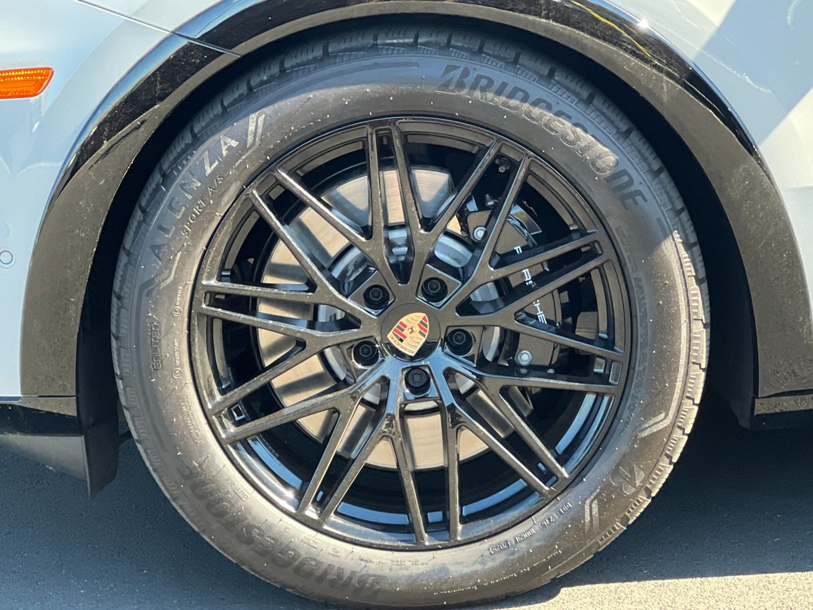 2026 Porsche Cayenne GTS — full photo 27 of 29
