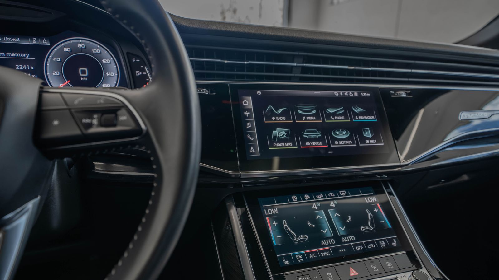 2020 Audi Q8 55 Premium Plus — foto completa 32 de 34