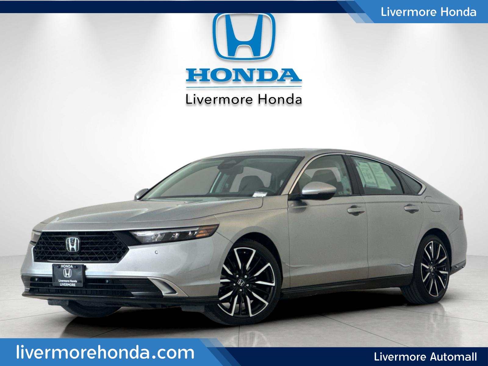 2024 Honda Accord Hybrid Touring — photo 1 of 26