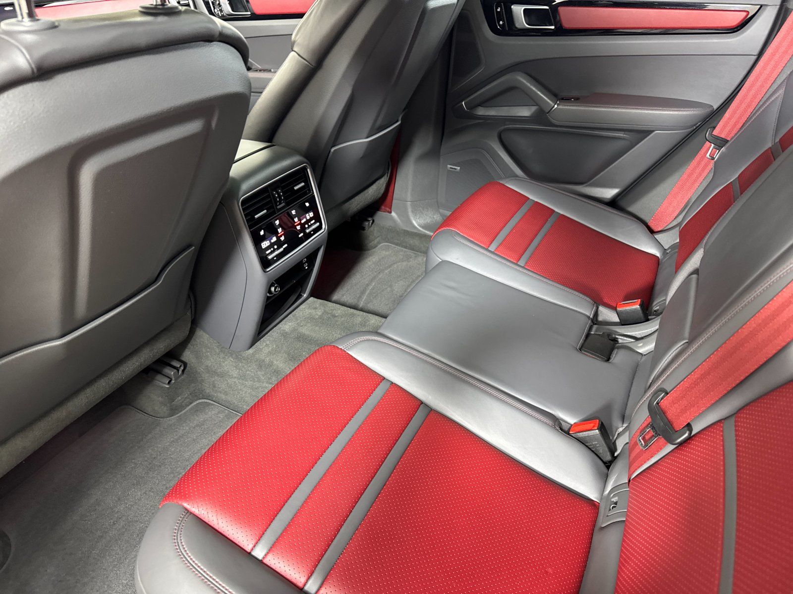 2021 Porsche Cayenne Coupe GTS — foto completa 13 de 29