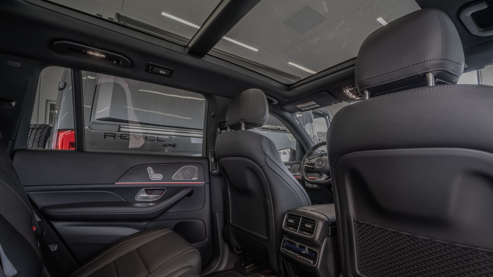 2025 Mercedes-Benz GLS GLS 450 — full photo 28 of 35