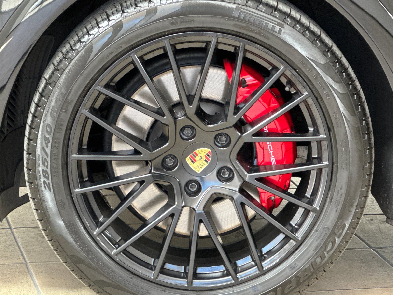 2023 Porsche Cayenne GTS — full photo 28 of 30