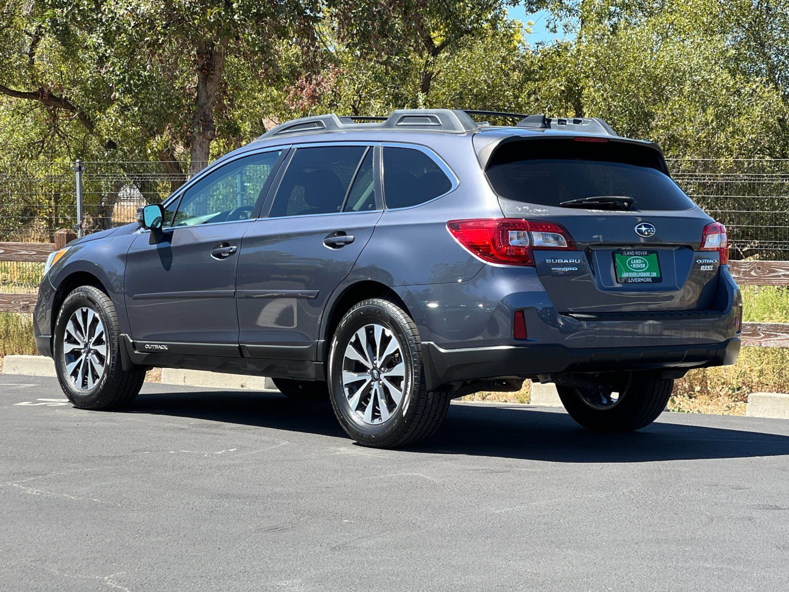 2016 Subaru Outback 2.5i — full photo 3 of 28
