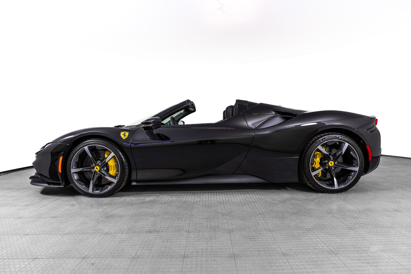 2023 Ferrari SF90 Spider — foto completa 2 de 53