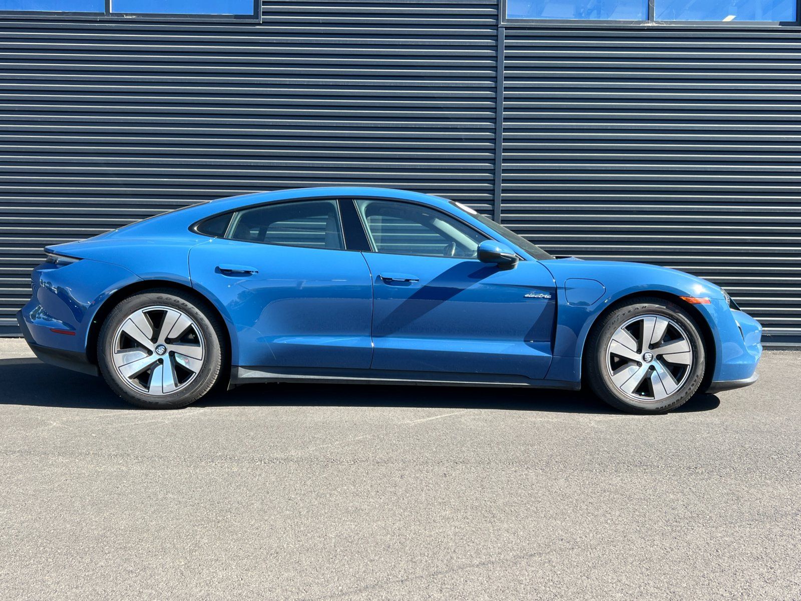 2023 Porsche Taycan Base — full photo 10 of 29