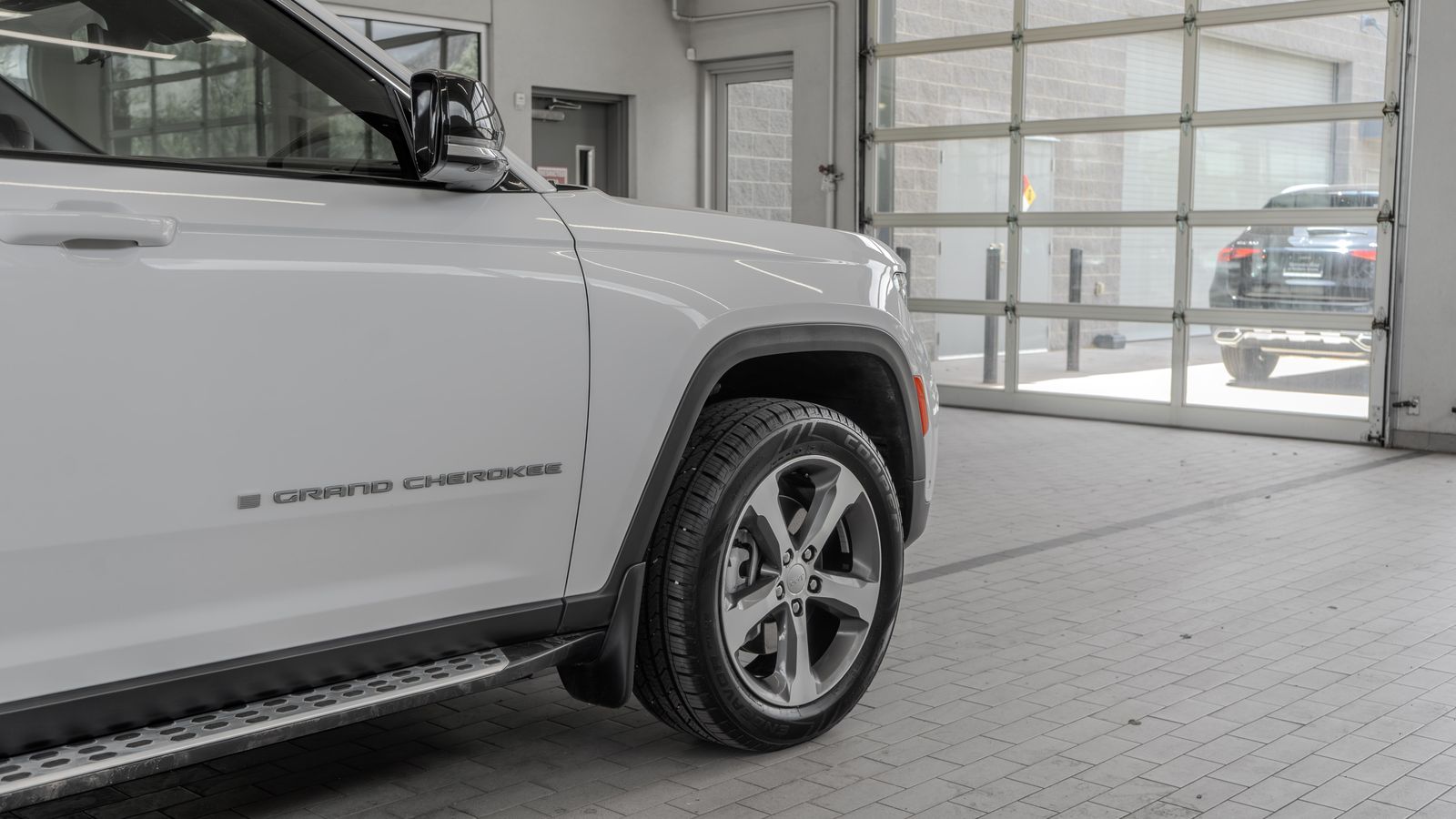 2023 Jeep Grand Cherokee 4xe — foto completa 29 de 34