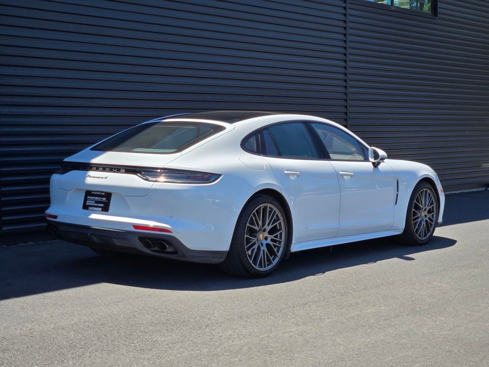 2023 Porsche Panamera 4 Platinum Edition — foto completa 7 de 27